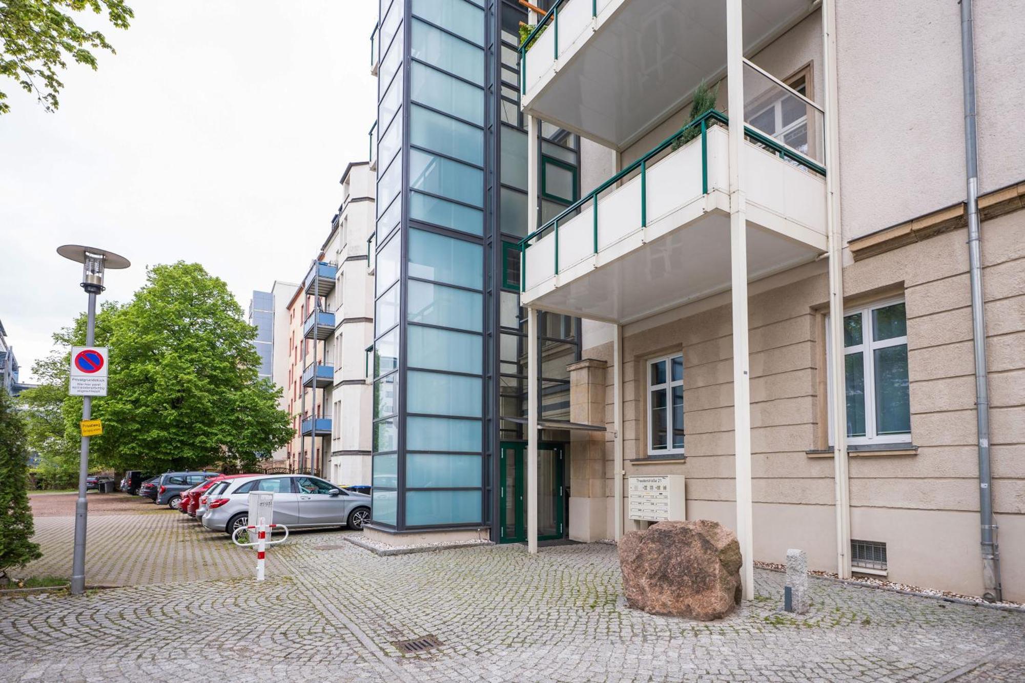 T21 - Apartment Direkt Im Zentrum Mit Parkplatz Хемниц Экстерьер фото